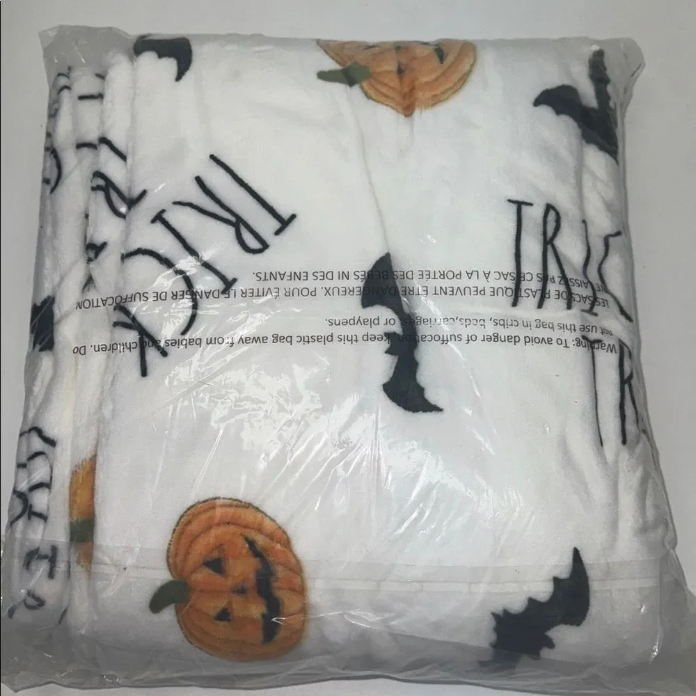 🔥Rae Dunn White Halloween Throw Blanket Sz SOFT 50 IN X 70 IN (127 CM X 178)